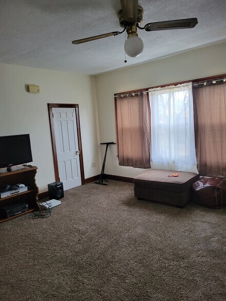 Living Room - 322 S 9th St