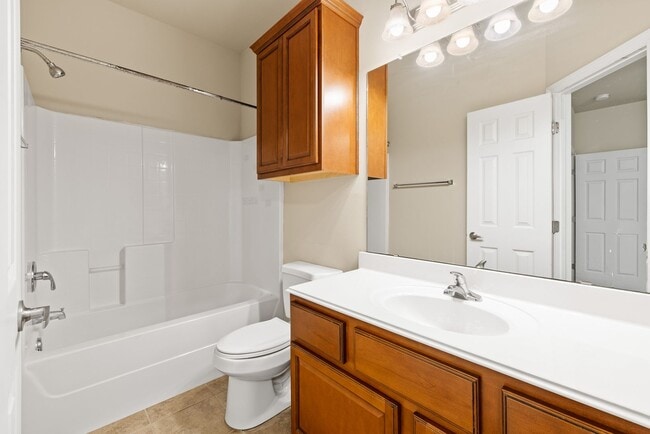 Building Photo - August 2026 Pre-Lease 4 bed Lakeridge - NO CARPET!