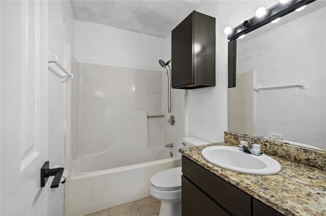 Building Photo - 2101 Blueberry Ln