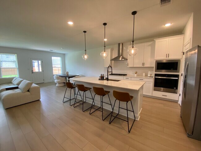 Building Photo - 11808 Paseo de los Lagos Ln