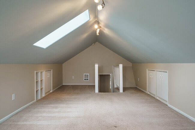 Building Photo - 2 Bedroom with Bonus Room and Office on La...
