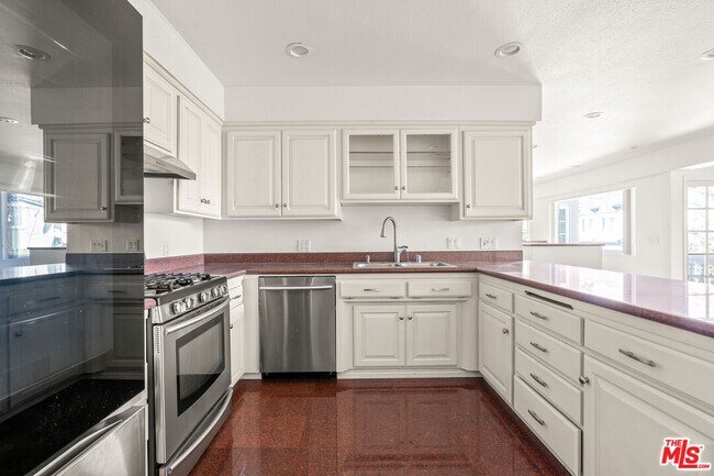 Building Photo - 3962 Oakfield Dr