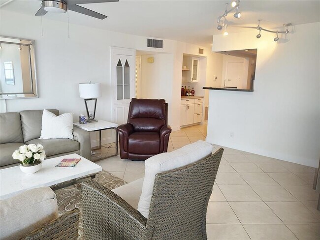 Building Photo - 133 N Pompano Beach Blvd
