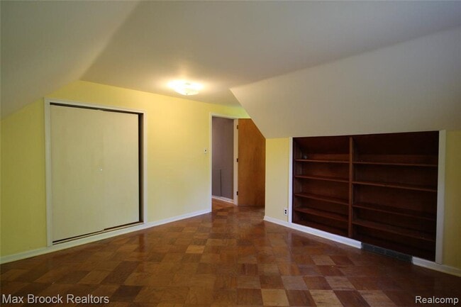 Building Photo - 702 Hendrie Blvd