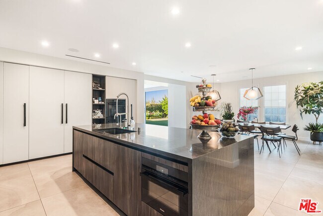 Building Photo - 3880 Prado del Trigo