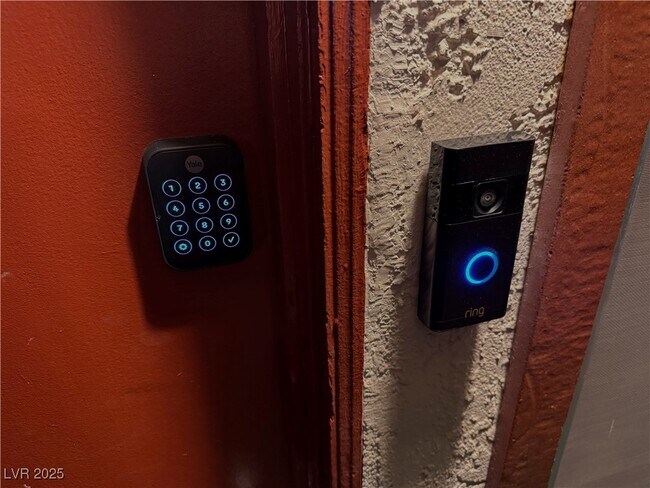 Building Photo - 350 E Desert Inn Rd