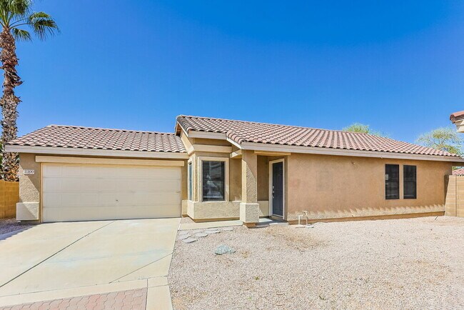 Primary Photo - 2300 E Gleneagle Dr