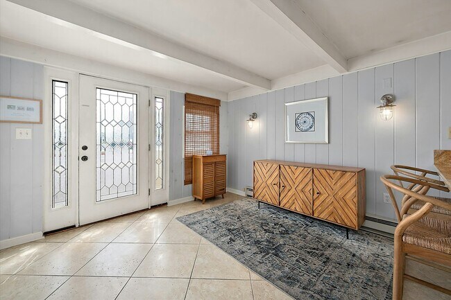 Building Photo - 617 Bayshore Dr