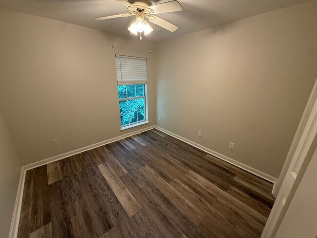 Building Photo - 500-502 Greentree