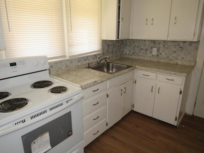 Building Photo - 1214 West Waldo Avenue Unit#1