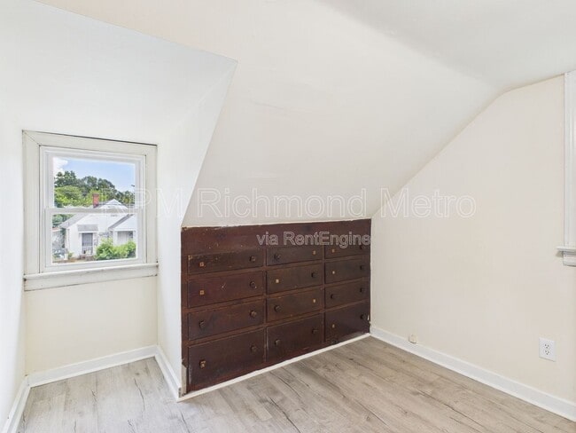 Building Photo - 3905 Larchmont Ln