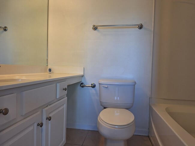 Building Photo - 8106 Summer Cove Ct