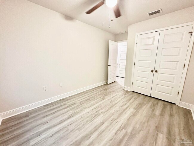 Building Photo - 8630 Meadow Flower Ln