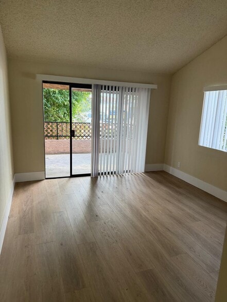 Building Photo - 1760 Temple Ave