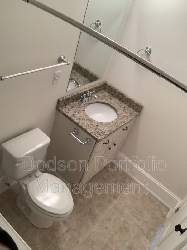 Building Photo - 900 St James St