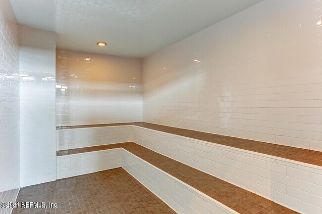Building Photo - 1431 Riverplace Blvd