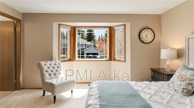 Building Photo - 23960 SE 42nd Pl