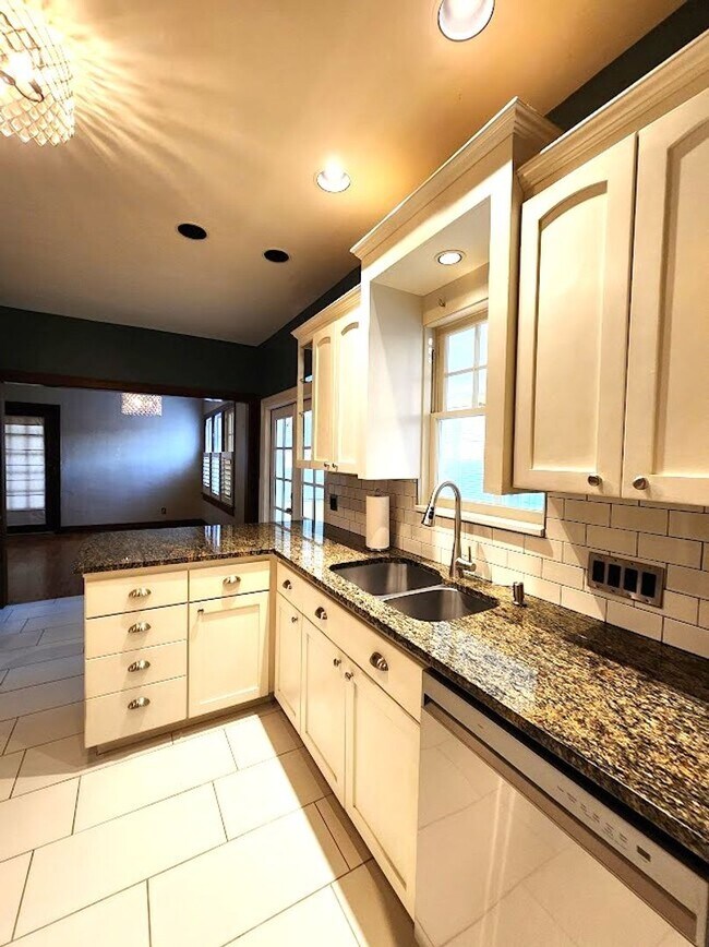 Building Photo - 3 Bed 2.5 Bath Plus ADU in Gatewood Add NW OKC