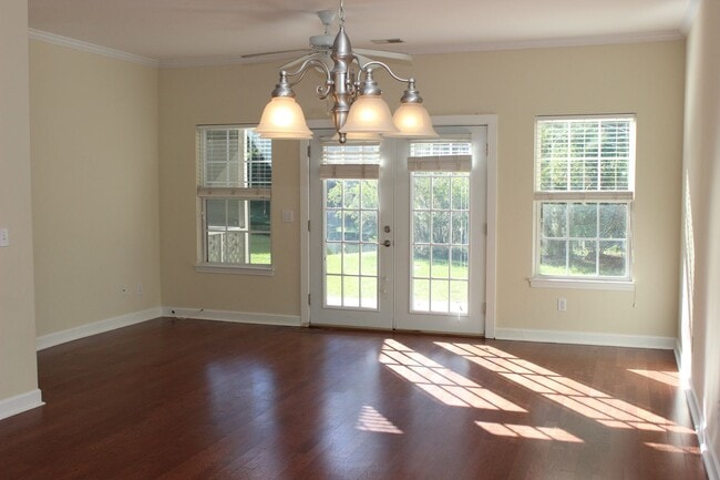 Building Photo - Wellstone Townhouse