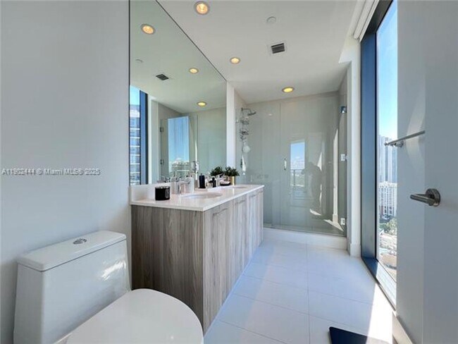 Building Photo - 501 NE 31st St