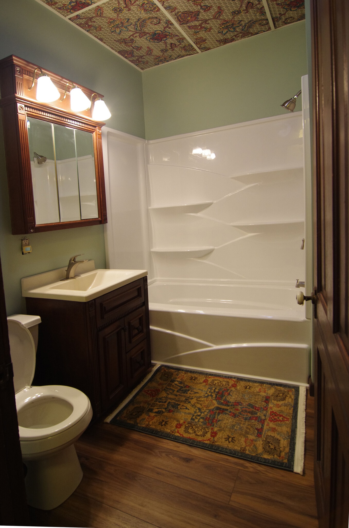 Bath with Tub and Shower - 418 N Main St
