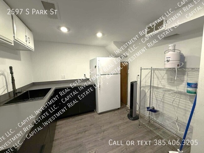 Building Photo - 2597 S Park St