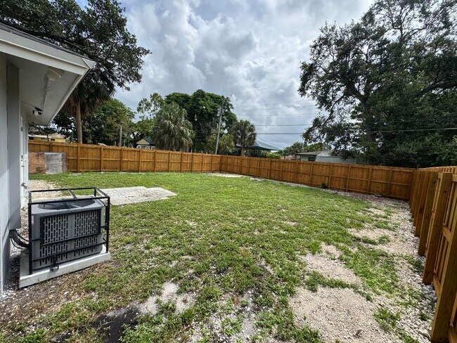Building Photo - 300 NW 28th Way