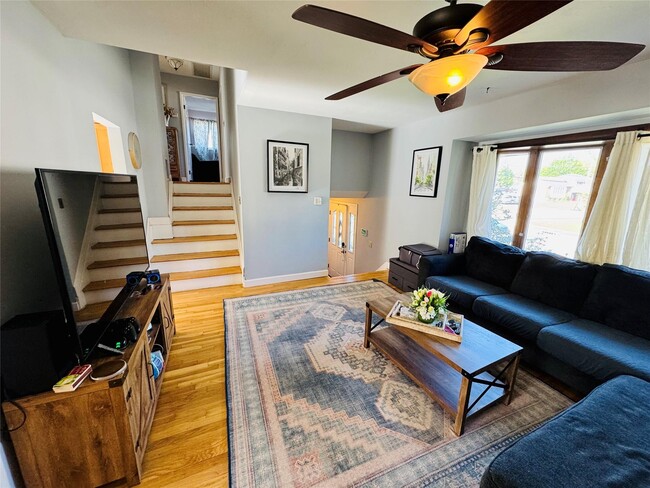Building Photo - 662 Interlaken Ln