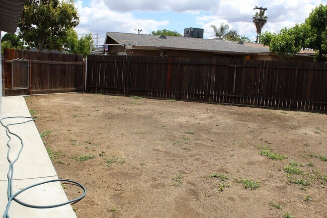 Building Photo - Cute Home for Rent South Bakersfield Cul De Sac