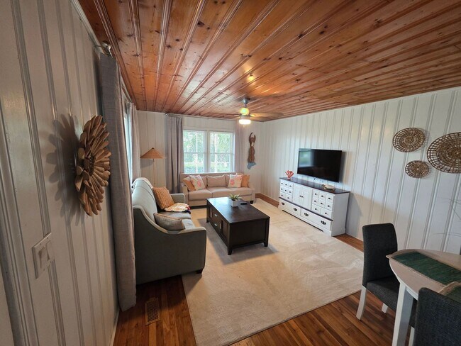 Building Photo - Pink Flamingo #1