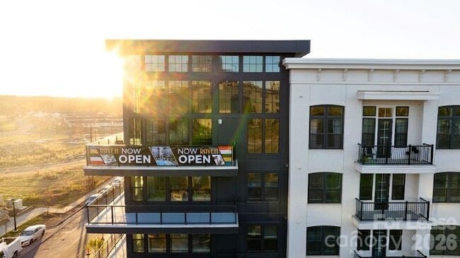 Building Photo - 536 W Tremont Ave