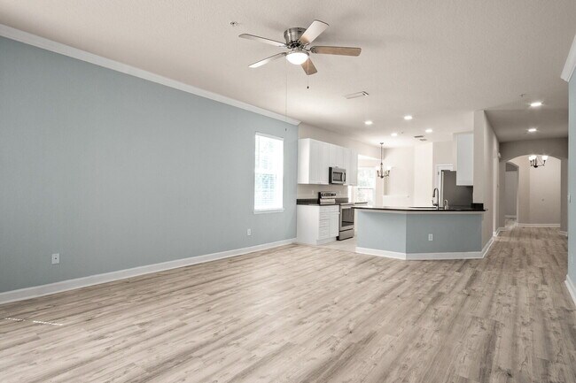 Building Photo - Beautiful Palencia Condo Available for Rent