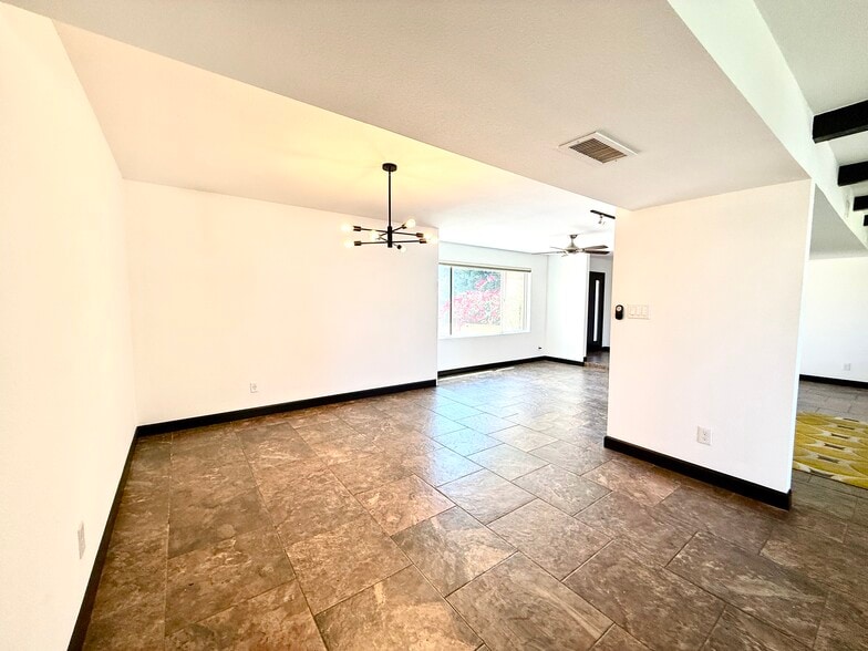 Dining Room - 2816 E Laurel Ln