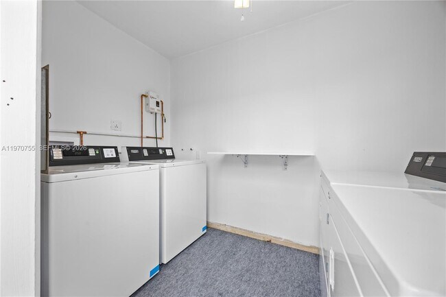 Building Photo - 411 SE 3rd Ave