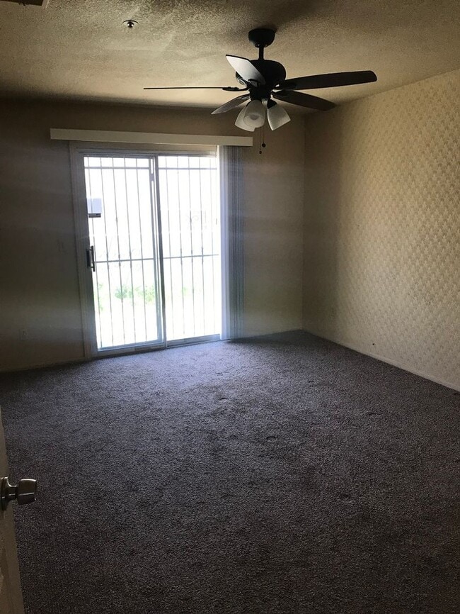 Building Photo - Spacious Home For RENT: 3 Bed / 2 Bath, Fenced in yard + 2 Car Garage!  MOVE IN READY!