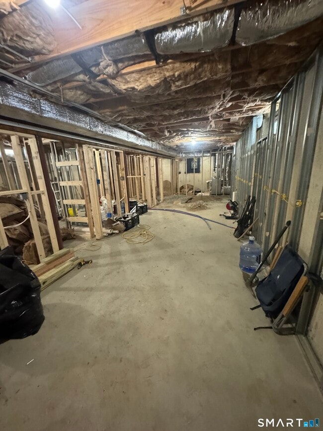 Building Photo - 695 Shelton St