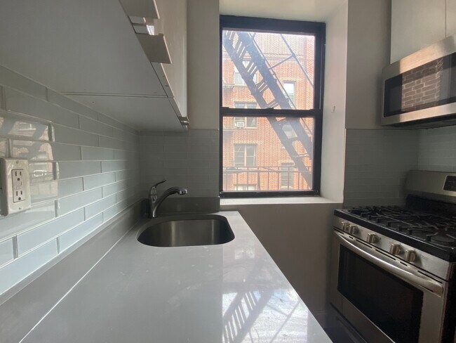 Kitchen - 3353 82nd St