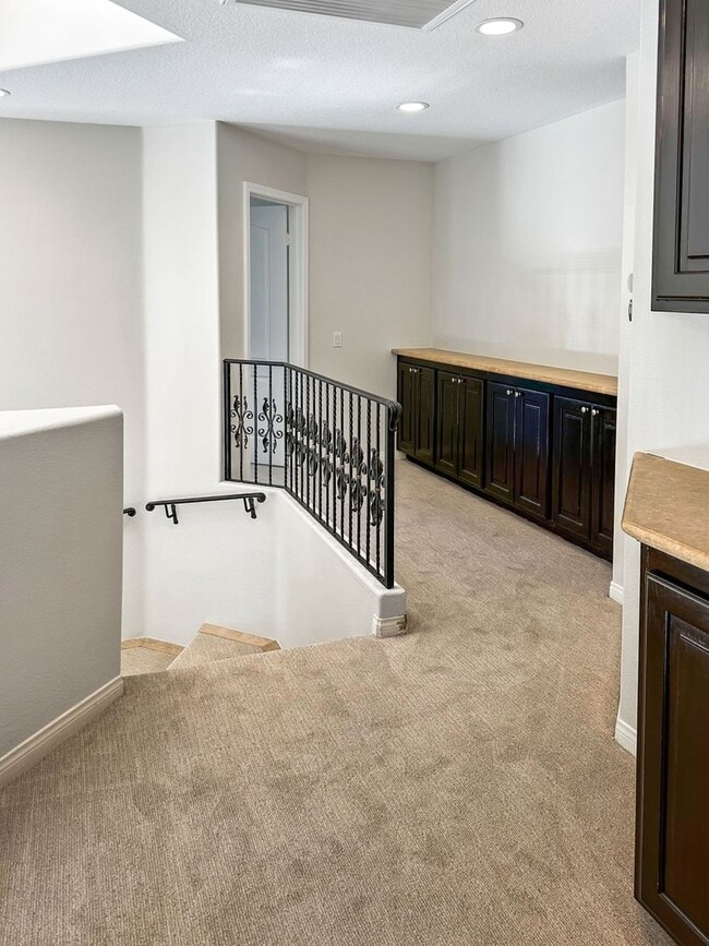 Building Photo - Beautiful Marina Hills Home!