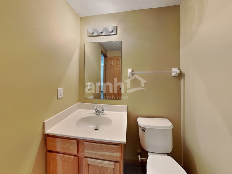 Building Photo - 818 Bent Oak Dr