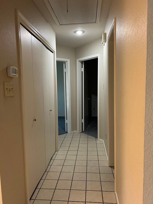 Building Photo - 2320 Aquaduct Dr