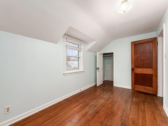 Building Photo - 495 Northview Dr