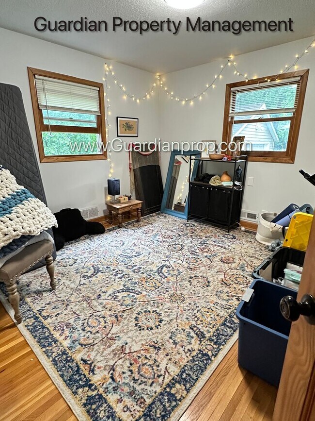 Building Photo - Minnetonka Single Family Home, Corner Lot, Dishwasher, W/D, 1 Car Garage