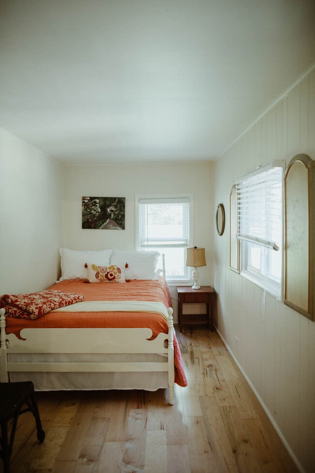 Building Photo - 108 W 6th St