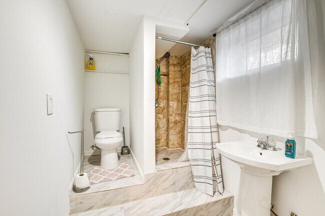 Building Photo - 2851 Debra Way