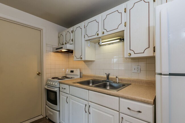 Building Photo - 3611-3625 Charlotte Dr