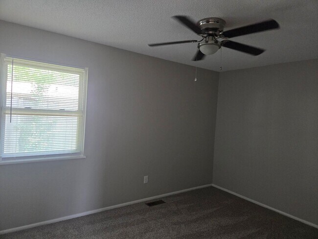 Building Photo - 4BR-2BA Single Family Rental Home - Washington MO 63090