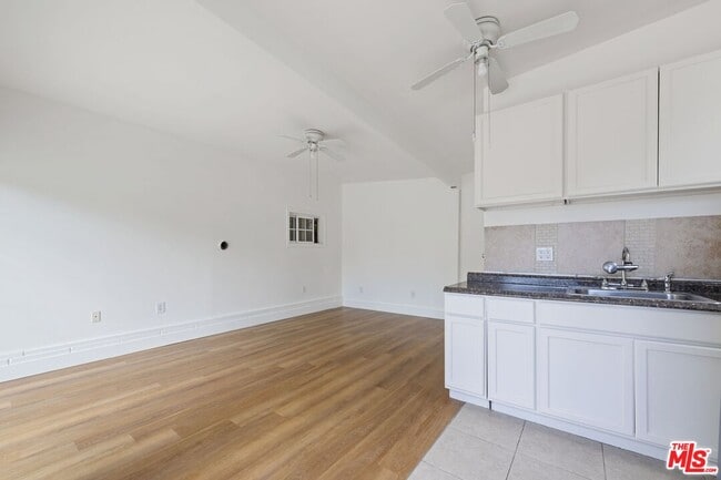 Building Photo - 366 S Crescent Heights Blvd