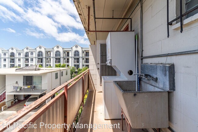 Building Photo - 2 br, 1 bath House - 1426 Keeaumoku St #C21