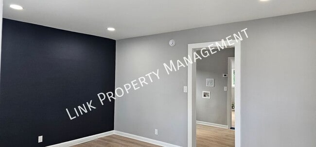 Building Photo - 123 Sequoia Dr