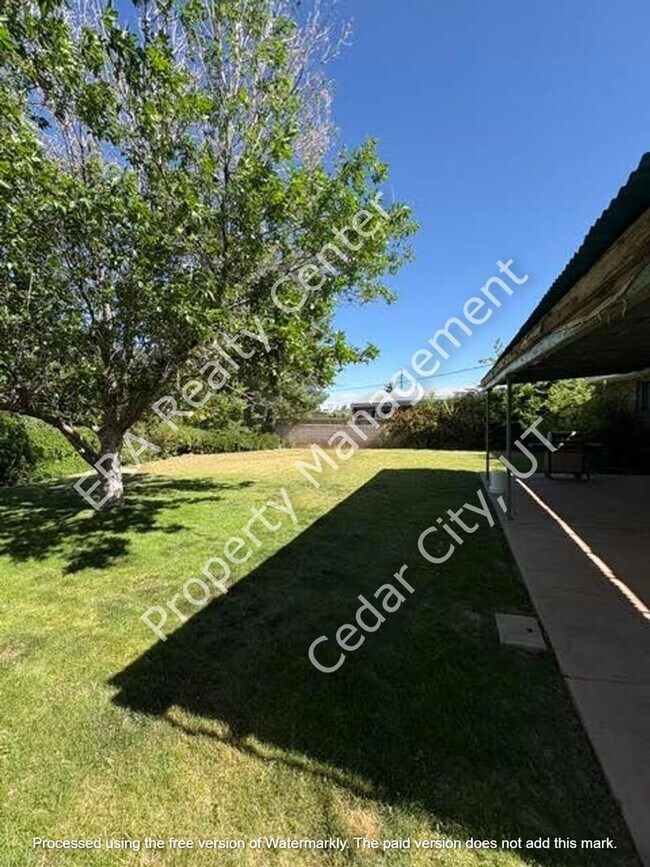 Building Photo - Move-In Bonus!!!! 2 bed - 1 bath in the Heart of Cedar City